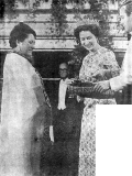 Queen Elizabeth prepares to invest the Maori Queen, Nui Te Ata-rangi-kaahu, as a Dame Commander of the British Empire